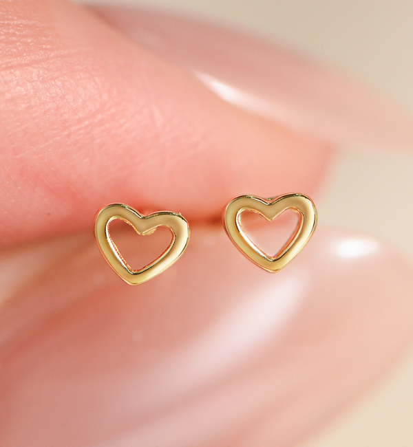 KAYA sieraden Minimalist Open Heart Studs | Stainless Steel