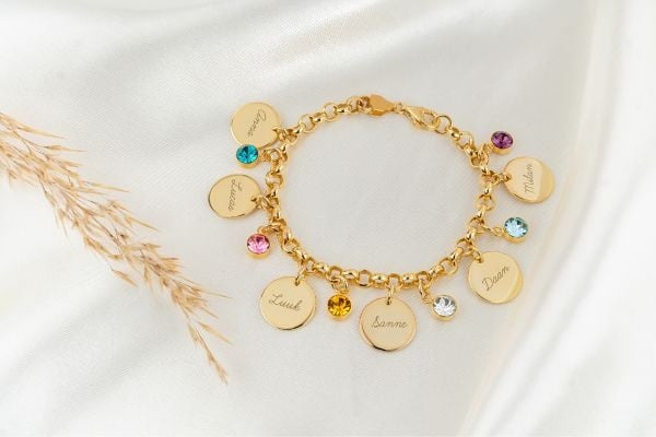 Bedelarmband met 6 namen en geboortestenen verguld