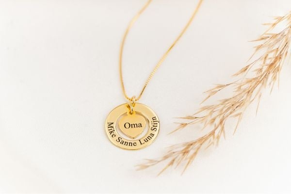 Oma ketting met namen kleinkinderen verguld
