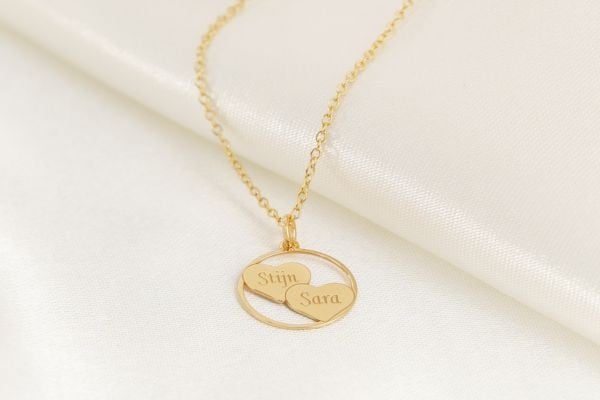 Ketting hartje met twee namen verguld