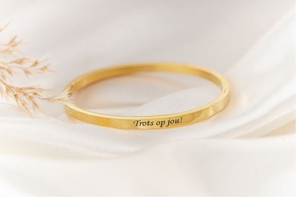 Slavenarmband met persoonlijke gravure goudkleur