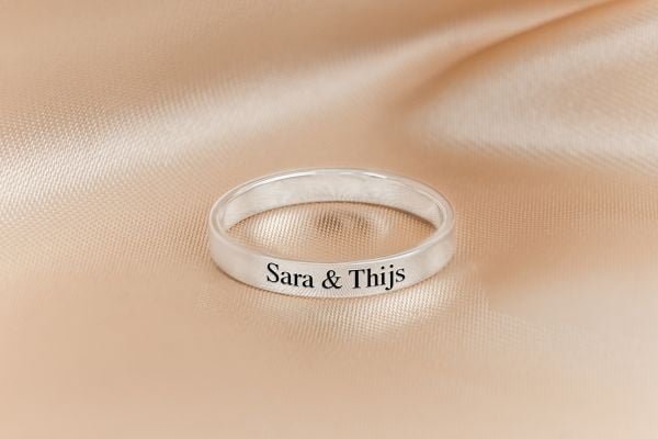 Ring met namen zilver gepersonaliseerd