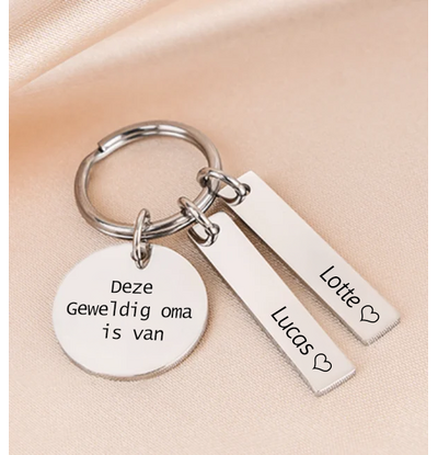 KAYA sieraden Sleutelhanger voor Oma met twee Graveerbedels