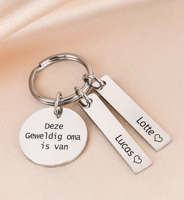 KAYA sieraden Sleutelhanger voor Oma met twee Graveerbedels
