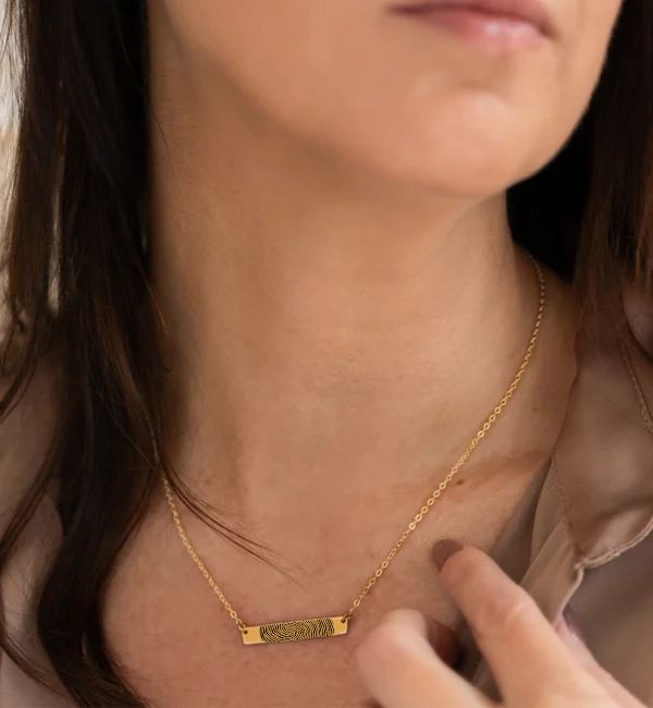 Gegraveerde sieraden Horizontal bar necklace with fingerprint