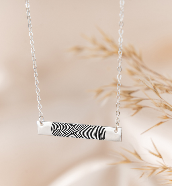 Gegraveerde sieraden Horizontal bar necklace with fingerprint
