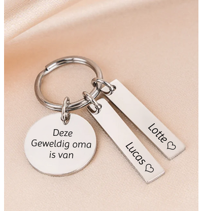 KAYA sieraden Sleutelhanger voor Oma met twee Graveerbedels