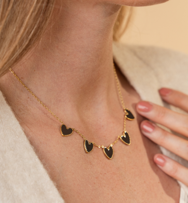 KAYA sieraden Fijne Ketting met Bruine Hartjes | Stainless steel