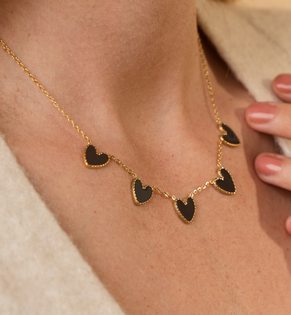 KAYA sieraden Fijne Ketting met Bruine Hartjes | Stainless steel