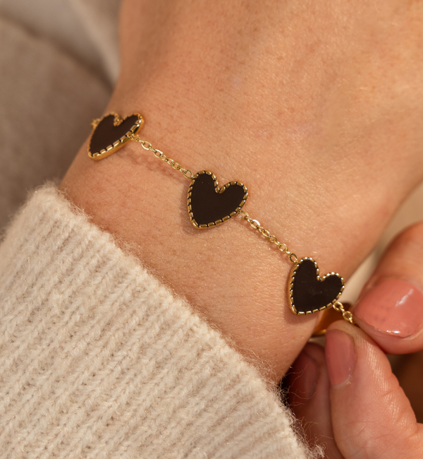 KAYA sieraden Fijne Armband met Bruine Hartjes | Stainless Steel