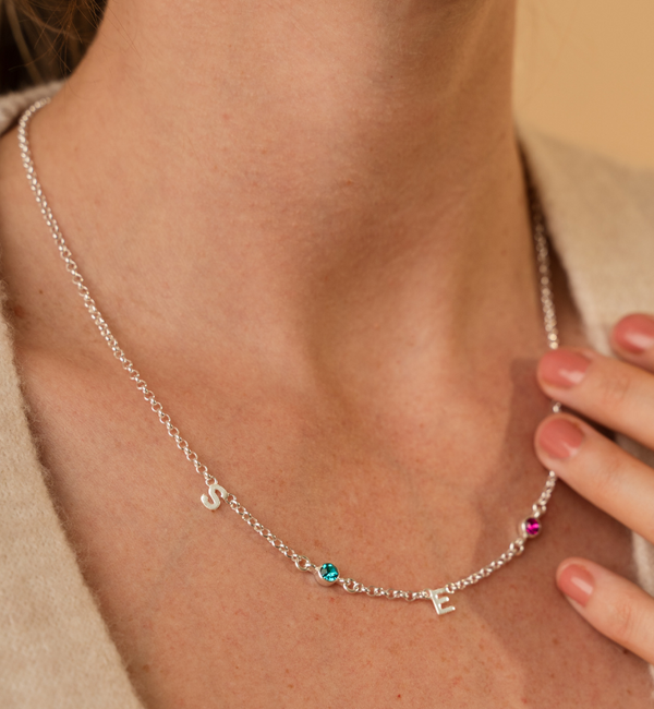 KAYA sieraden Ketting met Geboortestenen en Letters naar Keuze