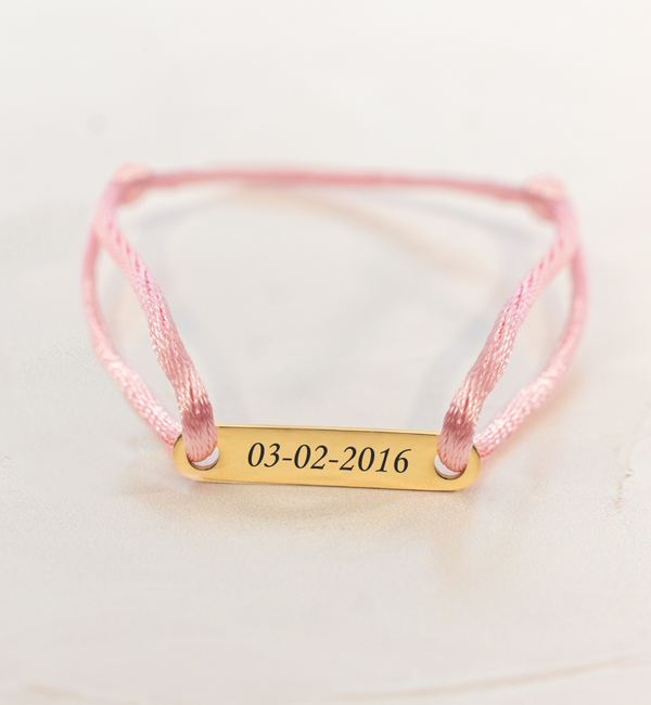 KAYA sieraden Satijnkoord Armband met Gravure | Goud Stainless Steel