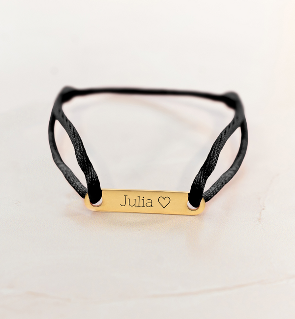 KAYA sieraden Satijnkoord Armband met Gravure | Goud Stainless Steel