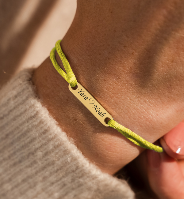 KAYA sieraden Satijnkoord Armband met Gravure | Goud Stainless Steel