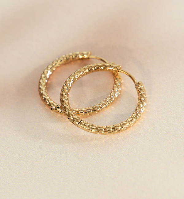 KAYA sieraden Oorringen met Structuur |15 mm | Stainless Steel