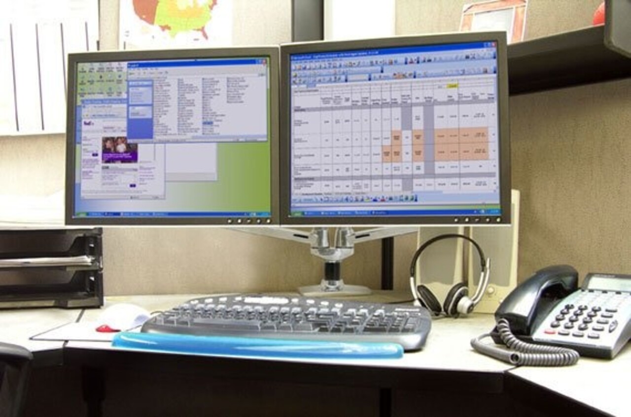 Ergotron Ergotron LX Series Dual Side-by-Side Arm Ergotron Ergotron LX Series Dual Side-by-Side Arm