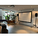 4K UHD beamer, projectiescherm, speakers op standaard en projectietafel huren 4K UHD beamer, projectiescherm, speakers op standaard en projectietafel huren