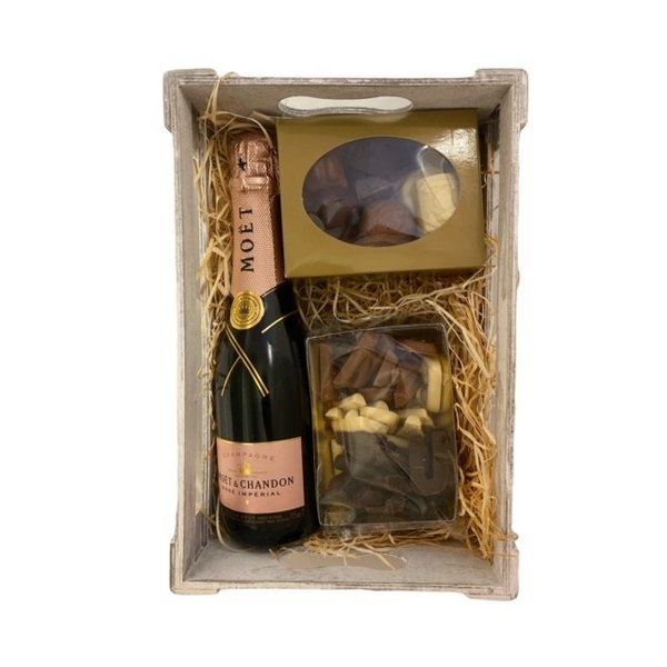 Moet & Chandon Rose Champagne with Ferrero Rocher Gift Box 20cl