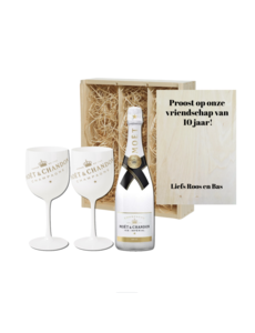 Moët & Chandon Gepersonaliseerde kist met Champagne en 2 glazen