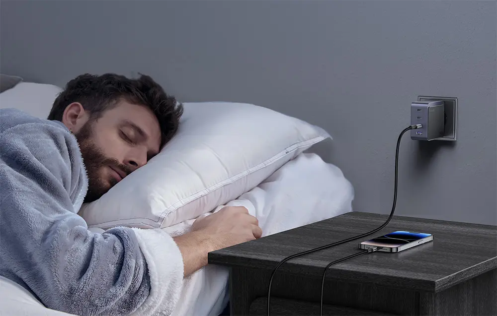 Ugreen 100W GaN Snellader met 4 Poorten - 1x USB-A en 3x USB-C, Power Delivery