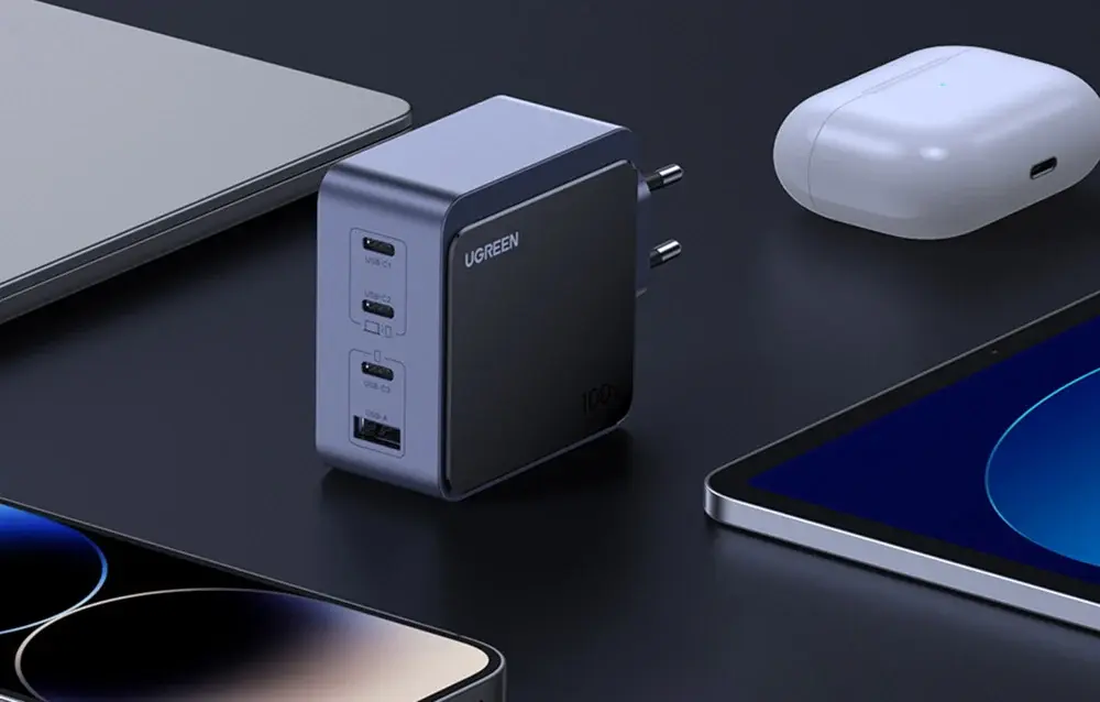 Ugreen 100W GaN Snellader met 4 Poorten - 1x USB-A en 3x USB-C, Power Delivery