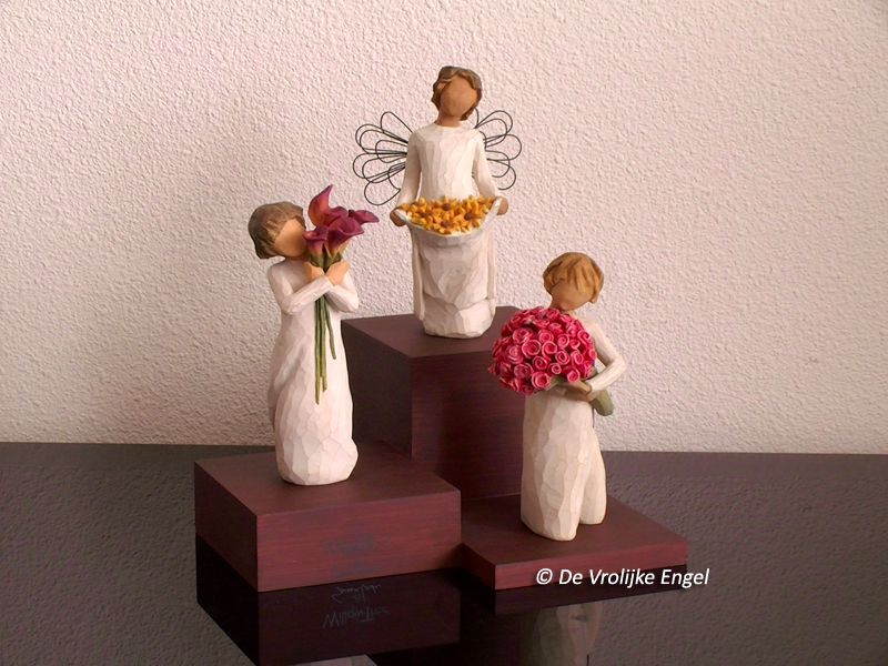 Willow Tree Tri Step Riser (display)