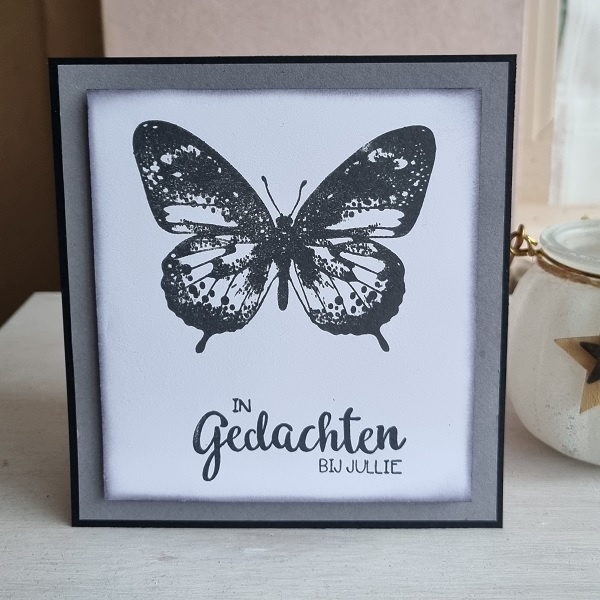 Wenskaart - In gedachten bij jullie (grote vlinder)