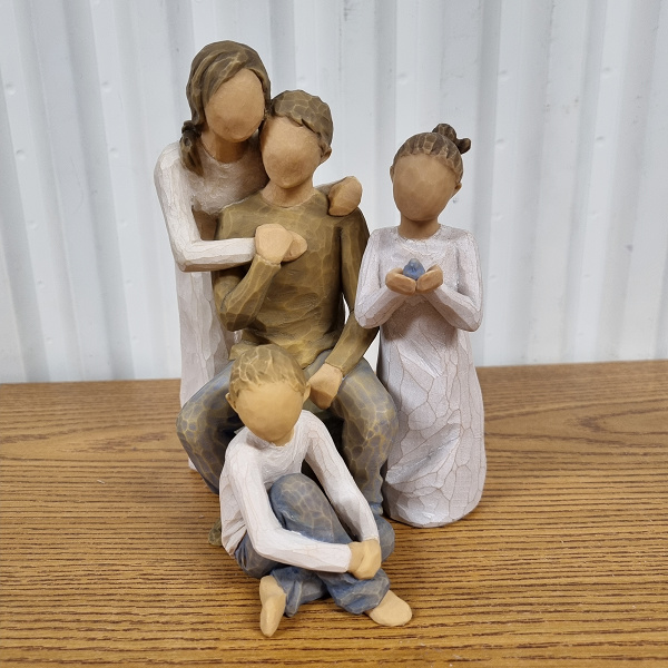 beeldje Caring Child (jongen)