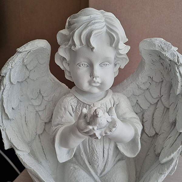 Beeld engel met vogel in de hand (prijs per stuk!)
