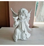 Beeld engeltje met vogeltje