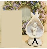 Beeld engeltje in vleugel