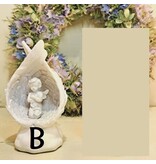 Beeld engeltje in vleugel