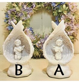 Beeld engeltje in vleugel