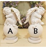 Beeld engeltje slapend op bol (per stuk!)