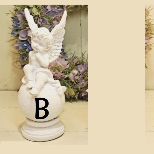 Beeld engeltje zittend op bol (per stuk!)