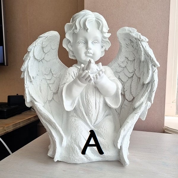 Beeld engel met vogel in de hand (prijs per stuk!)