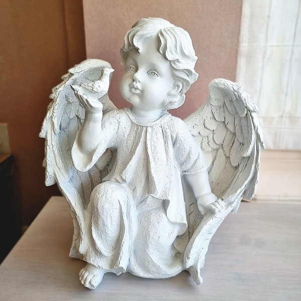 Beeld engel met vogel in de hand (prijs per stuk!)