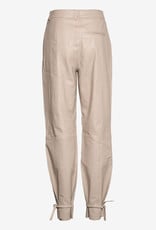 Gestuz leder broek, beige