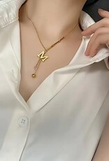 SOHI 14K Verguld Gerecycled Dames ketting met zirkonia M hanger, geelgoud