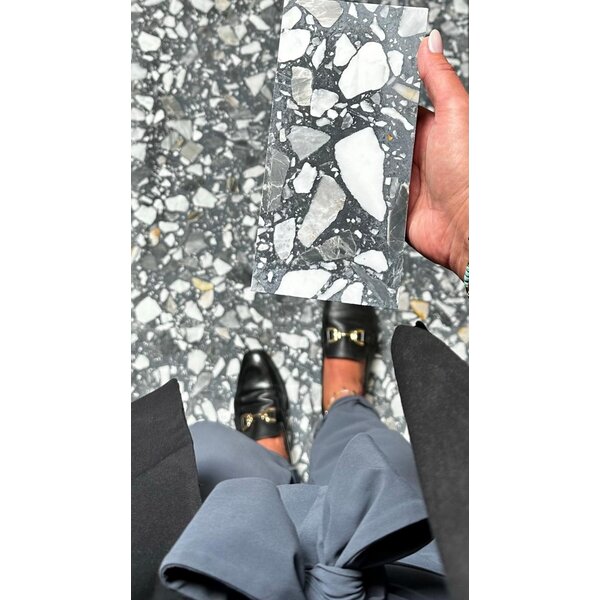 De Tegel BV Terrazzo Collezione Sassi Primitivo 60x60x2 cm, afname per tegel van 0,36 m²