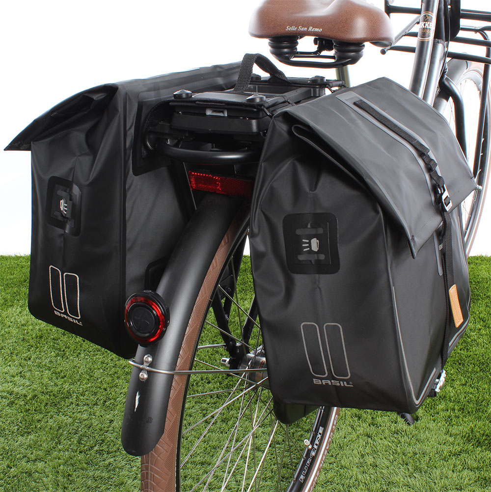 Tektonisch roekeloos Posters Basil Dubbele fietstas Urban Dry Double Bag MIK 50L Zwart - Fietstas.com