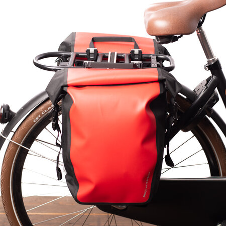 AGU Enkele fietstas Shelter Clean Medium 32L Rood  CG - Set van twee tassen