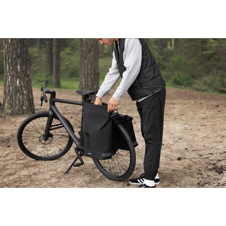 Urban Proof Dubbele fietstas Rolltop Recycled 38L Zwart