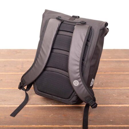 AGU Fietsrugzak Shelter Clean Large 21L Zwart - Waterdicht