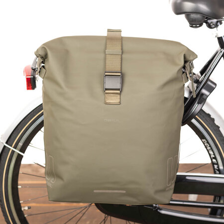 Basil Enkele fietstas SoHo Nordlicht MIK Studs 17L Mosgroen