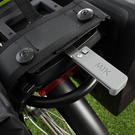 Basil Dubbele fietstas Urban Dry MIK 2.0 50L Zwart