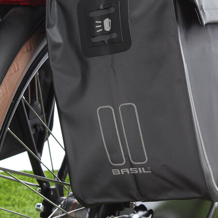 Basil Dubbele fietstas Urban Dry MIK 2.0 50L Zwart