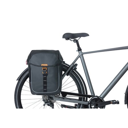 Basil Dubbele Fietstas Miles Tarpaulin MIK 2.0 34L Zwart/oranje