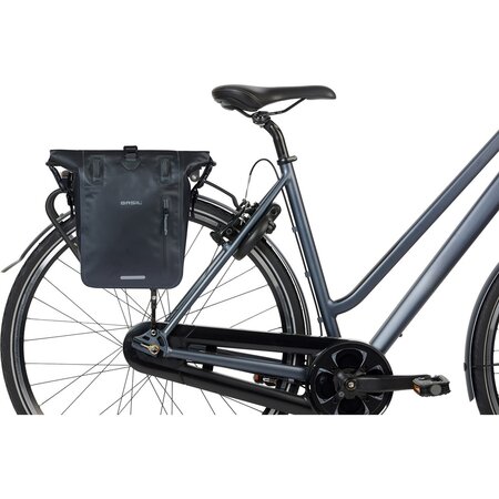 Basil Enkele Fietstas Rivo Tarpaulin M MIK Hooks 12-15L Zwart - Waterdicht