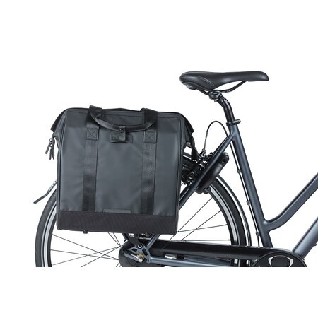 Basil Grand Tarpaulin Fietsshopper MIK Hooks 23L Zwart